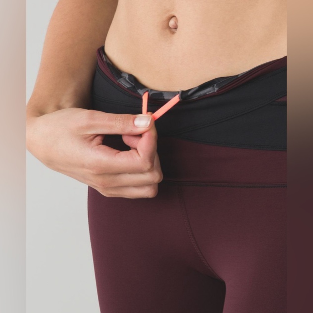 SOLD Lululemon Kris Cross Crop (Full-On Luxtreme) Sz 2 - Picture 5 of 11